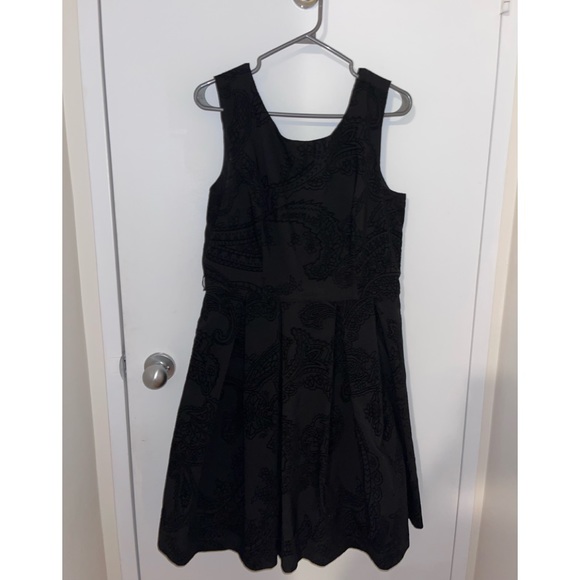 Black le château paisley printed pleated dress in an XL - Picture 1 of 4